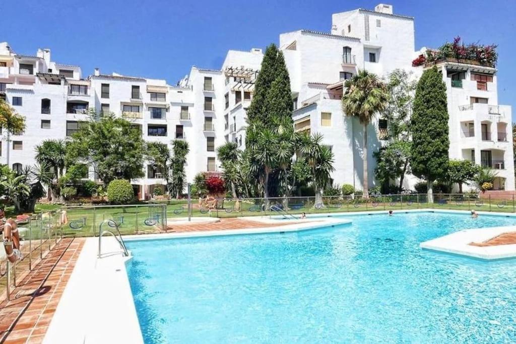 Caprichoso apartamento en el corazon de Puerto Banus Marbella Exterior foto